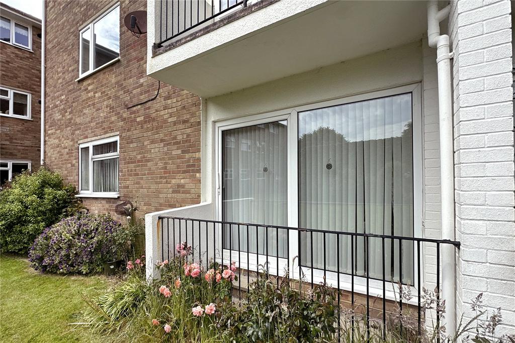 Harsfold Close, Rustington... 2 bed apartment for sale £155,000