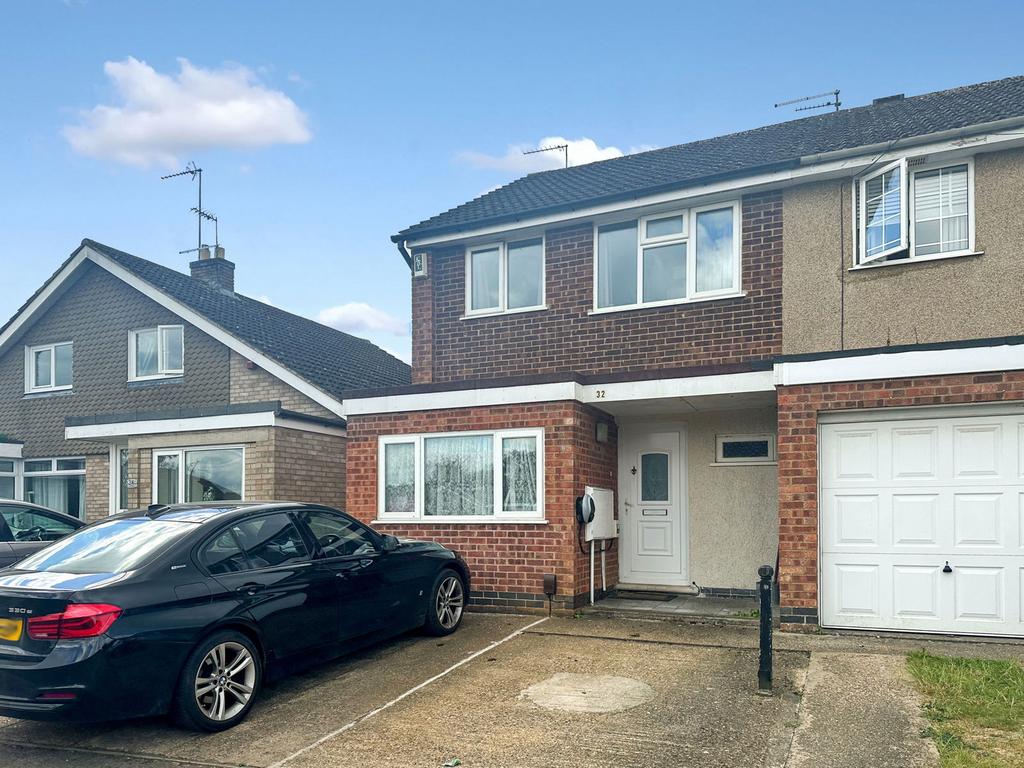 Oundle Drive, Northampton NN3 3 bed semidetached house for sale £265,000