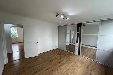 2 bedroom flat to rent, Station Road, London NW4
