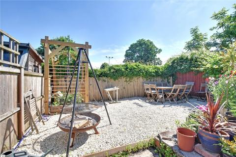 25 Ashmead Road, London, SE8 4DY