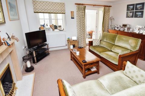 3 bedroom end of terrace house for sale, Oaklands Avenue, Amesbury, SP4 7WL