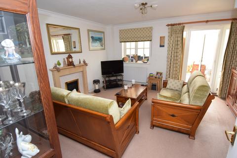 3 bedroom end of terrace house for sale, Oaklands Avenue, Amesbury, SP4 7WL