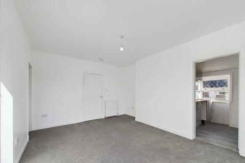 3 bedroom apartment to rent, Glasgow G44