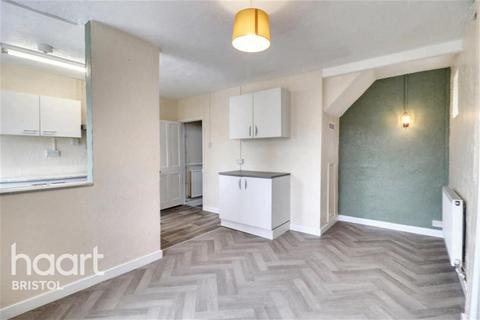 3 bedroom semi-detached house to rent, Ridgeway Road, Fishponds