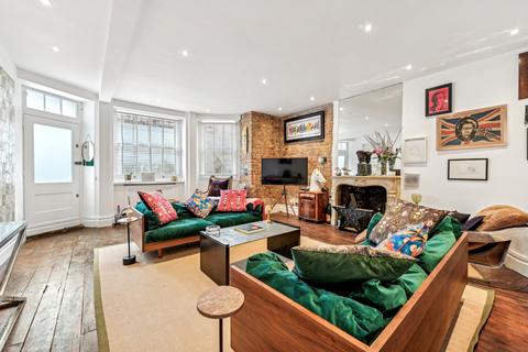 3 bedroom flat for sale, Roland Gardens, London