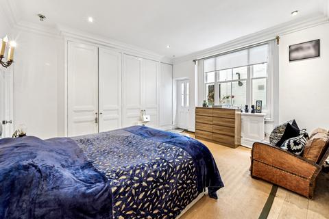 3 bedroom flat for sale, Roland Gardens, London