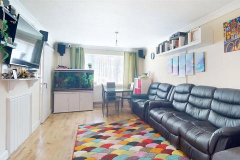 49 Long Acre, Basildon, SS14 2LW