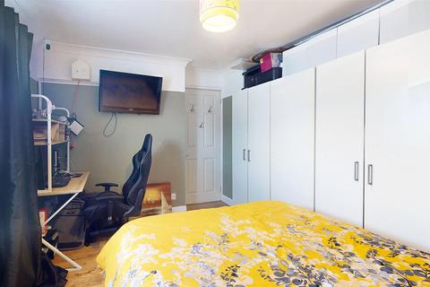 49 Long Acre, Basildon, SS14 2LW