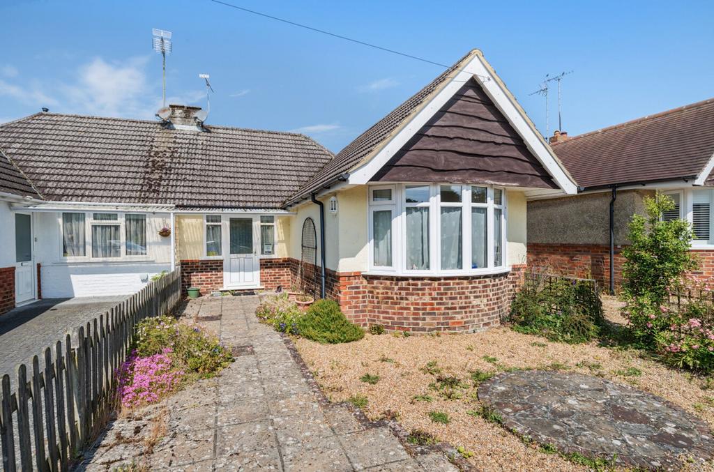 Mackie Avenue, Hassocks, BN6 2 bed semidetached bungalow for sale £