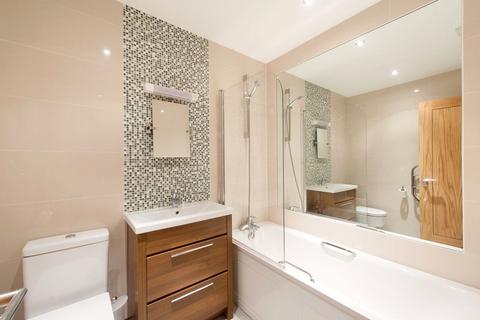 undefined, 126-127 Whitechapel High Street, London E1
