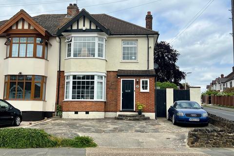 4 bedroom semi-detached house for sale, Deyncourt Gardens, Upminster RM14