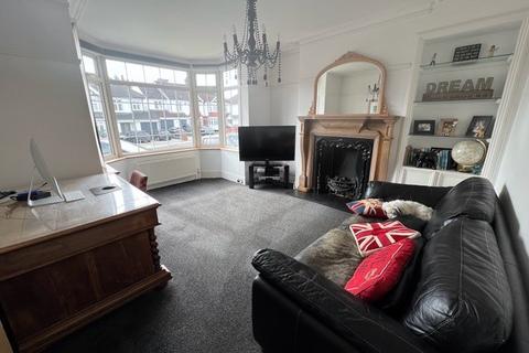 4 bedroom semi-detached house for sale, Deyncourt Gardens, Upminster RM14