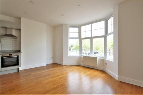 2 bedroom apartment to rent, Old Woking Road, West Byfleet KT14