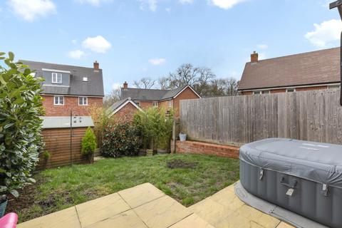 3 bedroom semi-detached house for sale, Poplar Close, Liphook, Hampshire