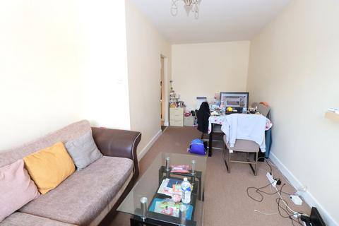 2 bedroom flat for sale, 2 Elm Grove Road, Farnborough GU14