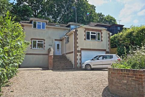 4 bedroom detached house to rent, Woking GU22