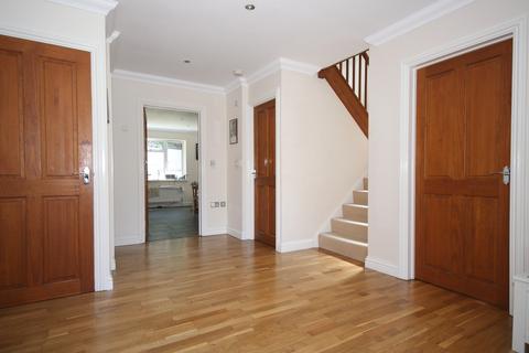 4 bedroom detached house to rent, Woking GU22