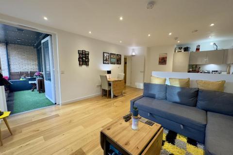 1 bedroom apartment for sale, at Pemberton House, Denman Avenue, London UB2