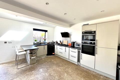4 bedroom end of terrace house for sale, Mansfield Road, Chessington, Surrey. KT9 2PN