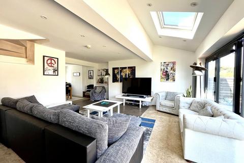 26 Mansfield Road, Chessington, KT9 2PN
