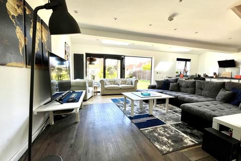26 Mansfield Road, Chessington, KT9 2PN