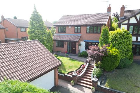 4 bedroom detached house for sale, Greenfinch Close, Kidderminster, DY10