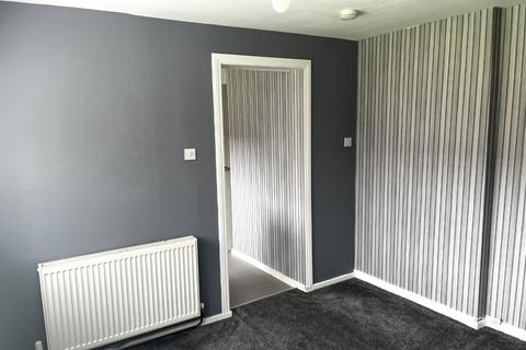 3 bedroom flat to rent, Wallace Court, Grangemouth, FK3