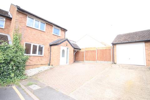 4 bedroom semi-detached house to rent, Coniston Road, Flitwick, MK45