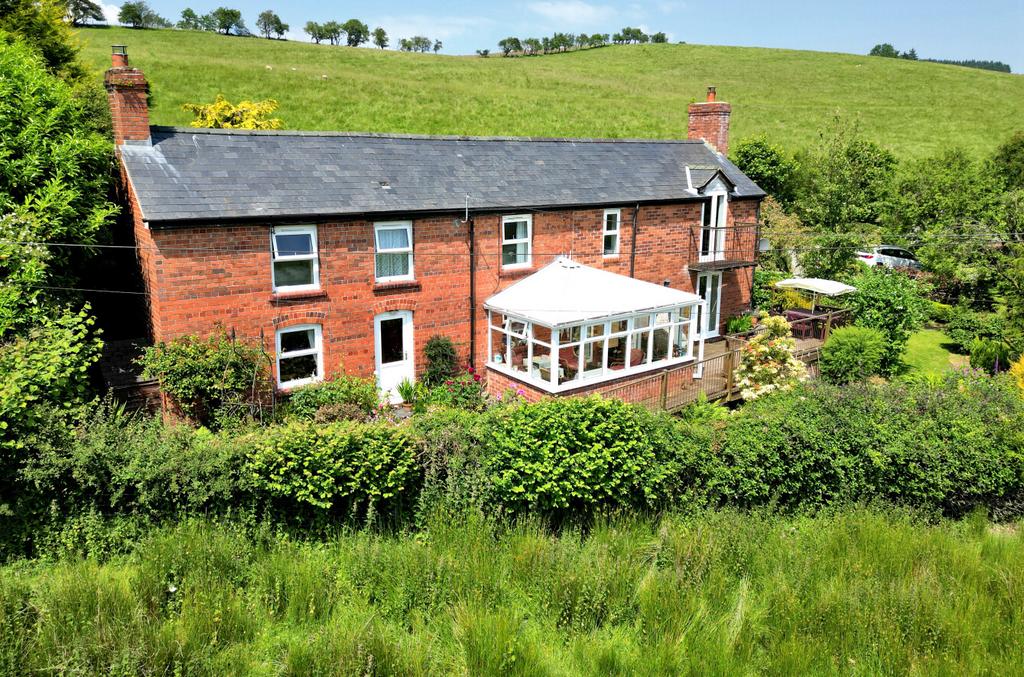 Moelfre, Nr Oswestry SY10 3 bed detached house for sale £475,000