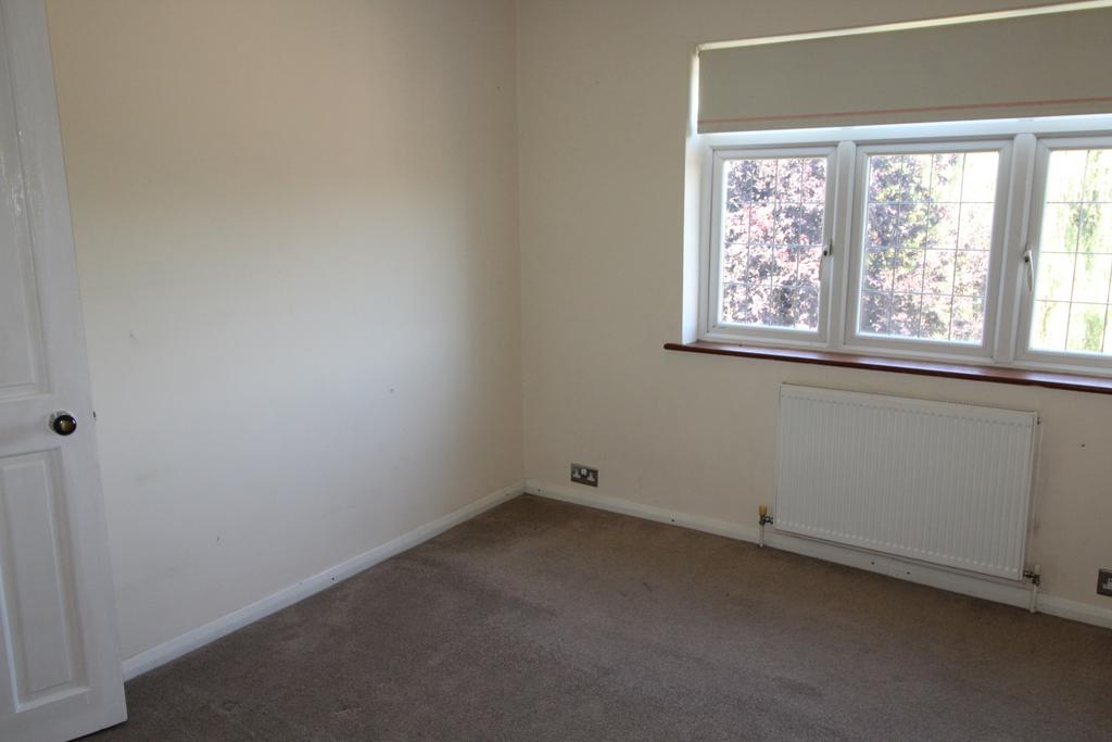Second bedroom i