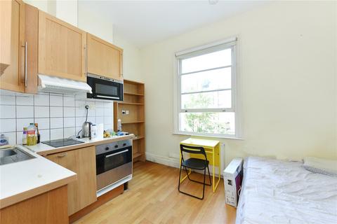 Studio to rent, Warbeck Road, London W12