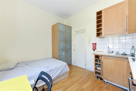 Studio to rent, Shepherd's Bush, London W12