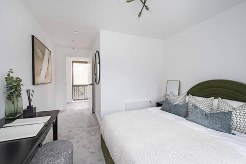2 bedroom flat for sale, 3-19 Caroline Street, London E1