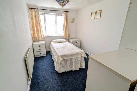 2 bedroom ground floor flat for sale, Waun Burgess, Carmarthen, Carmarthenshire.
