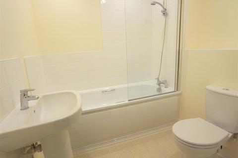 2 bedroom maisonette to rent, Rydens Way, Woking, Surrey, GU22