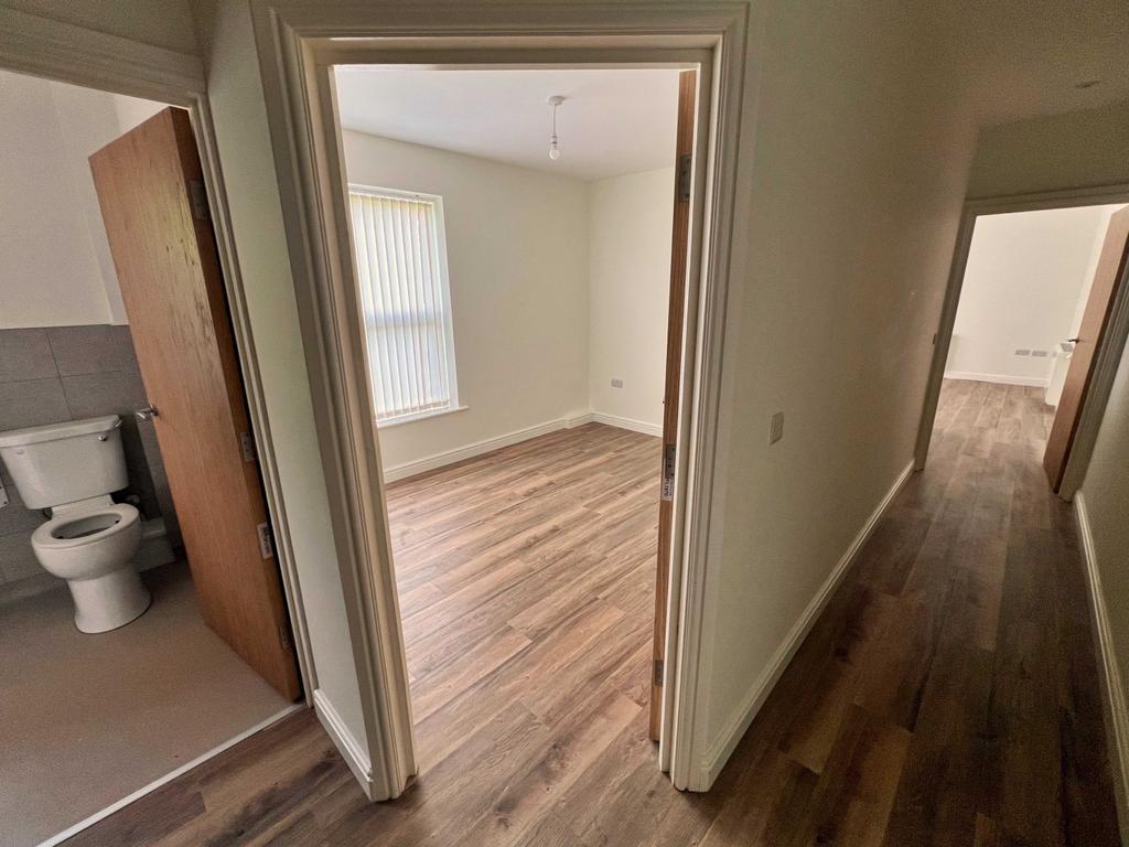 C 250515 F14 MP PIcs 5 Hallway Bedroom Bathroom