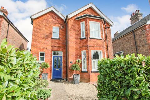 3 bedroom detached house for sale, Dunnings Road, East Grinstead, RH19