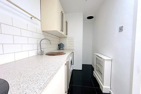 2 bedroom apartment to rent, Cumberland Gardens, St Leonards-on-Sea, TN38
