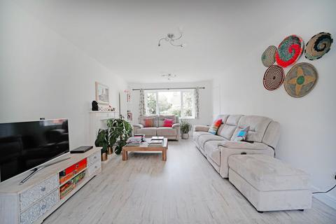 6 Fullbrook Close, Shirley, Solihull, B90 4UB