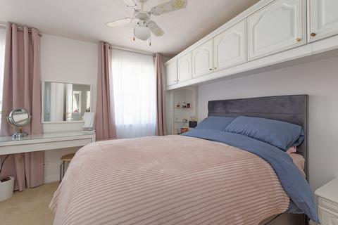 3 bedroom semi-detached house for sale, Glenbervie Drive, Herne Bay, CT6
