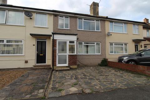 3 bedroom terraced house to rent, St Andrews Avenue, Elm Park, RM12 5DT