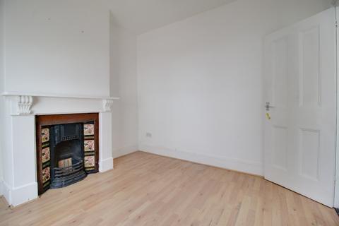2 bedroom terraced house to rent, Melbourne Road, Chatham ME4