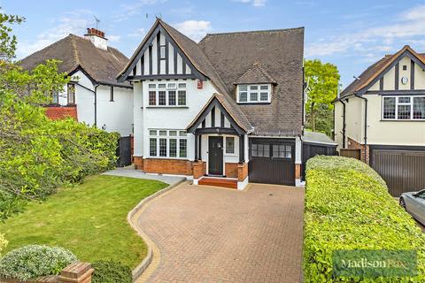 4 bedroom detached house for sale, Hillcrest Road, Essex IG10