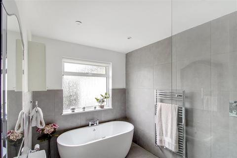 3 Denham Close, Denham, Uxbridge, UB9 4EE