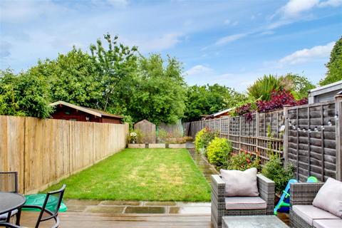 3 Denham Close, Denham, Uxbridge, UB9 4EE