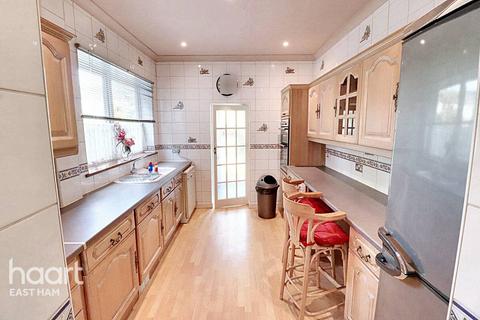 4 bedroom terraced house for sale, Brampton Road East Ham, London