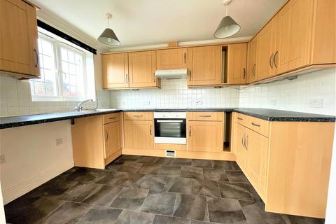 2 bedroom flat to rent, Hastings Road, Bexhill-on-Sea, TN40