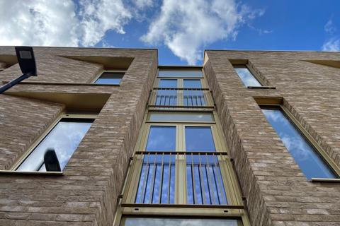 2 bedroom apartment to rent, Apt 8 :: The Quarters