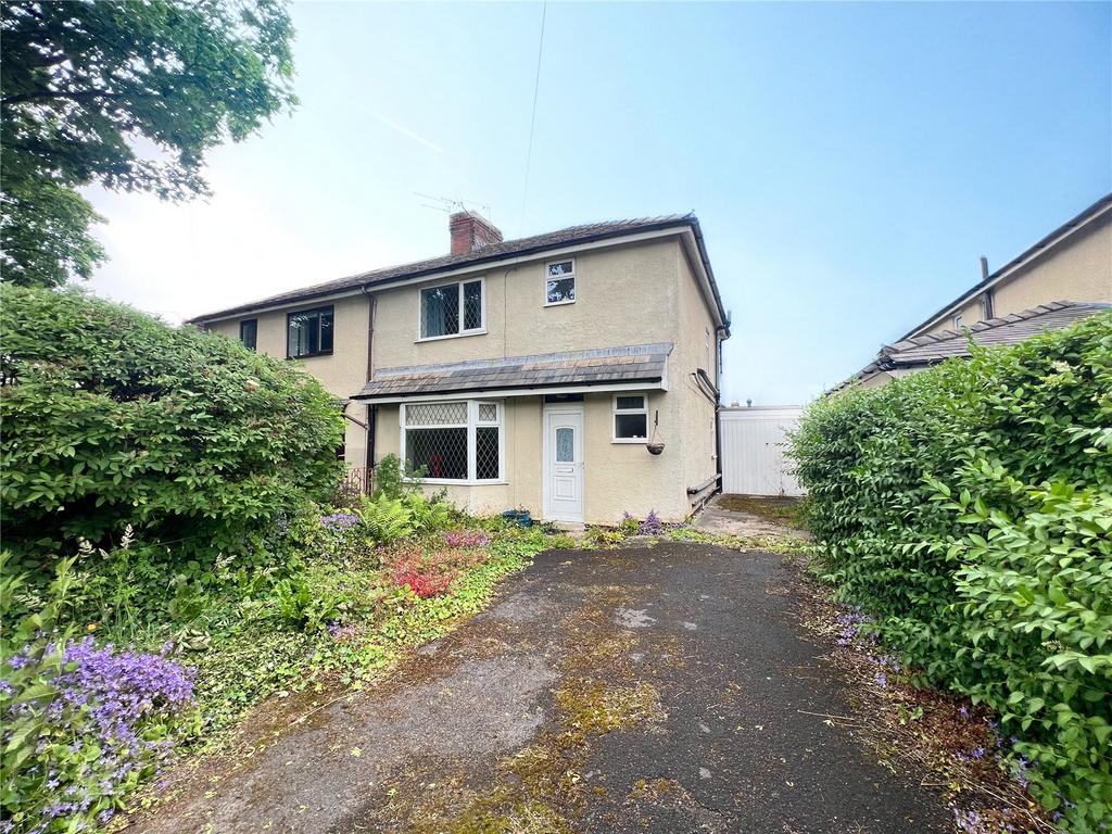 Preston Old Road, Blackburn... 3 bed semidetached house for sale £