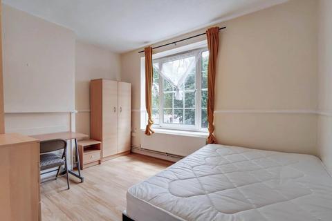 2 bedroom flat to rent, Clayton Street, Kennington, London, SE11